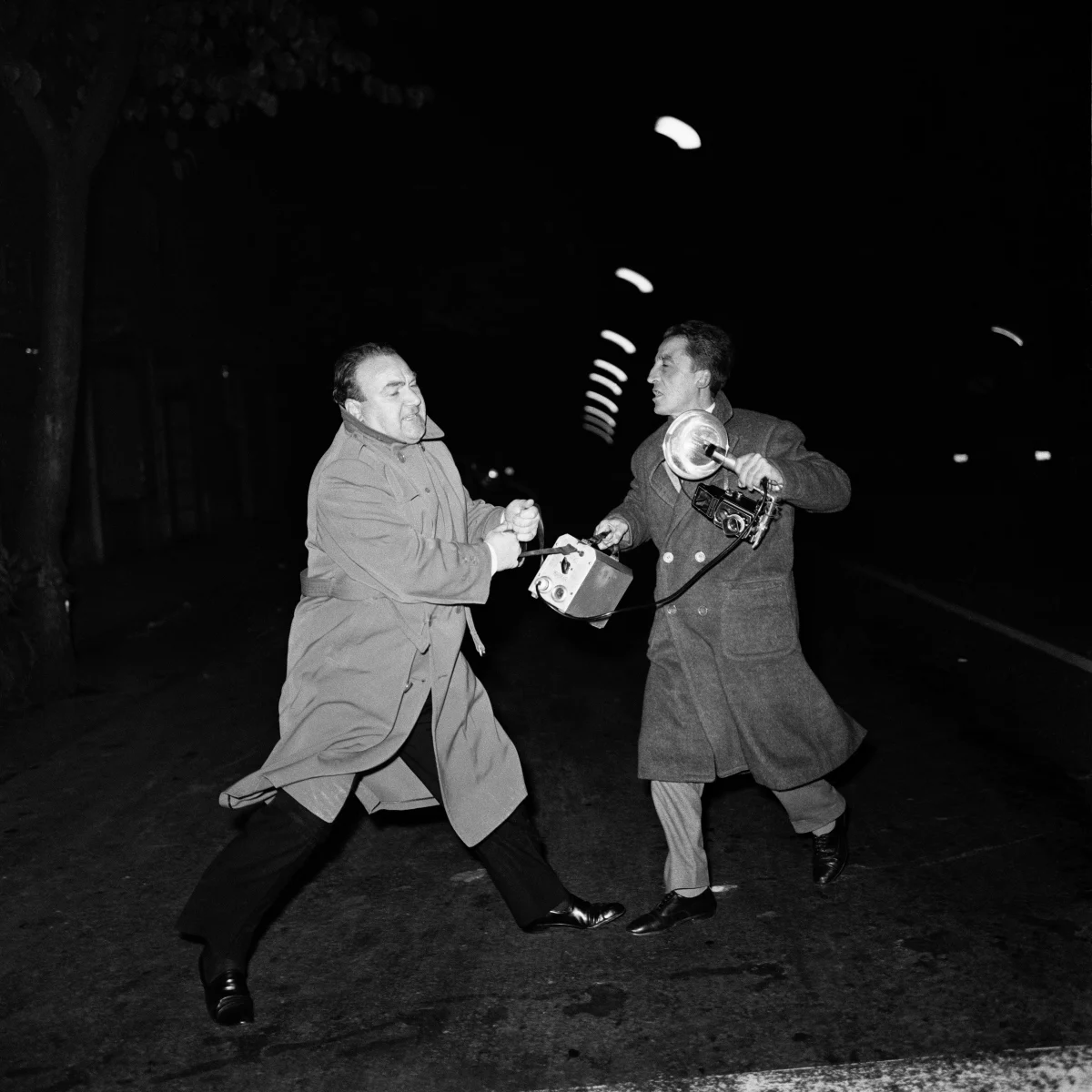 Marcello Geppetti Don Gussoni Litiga Con Il Fotografo Giacomo Alexis Roma 1959