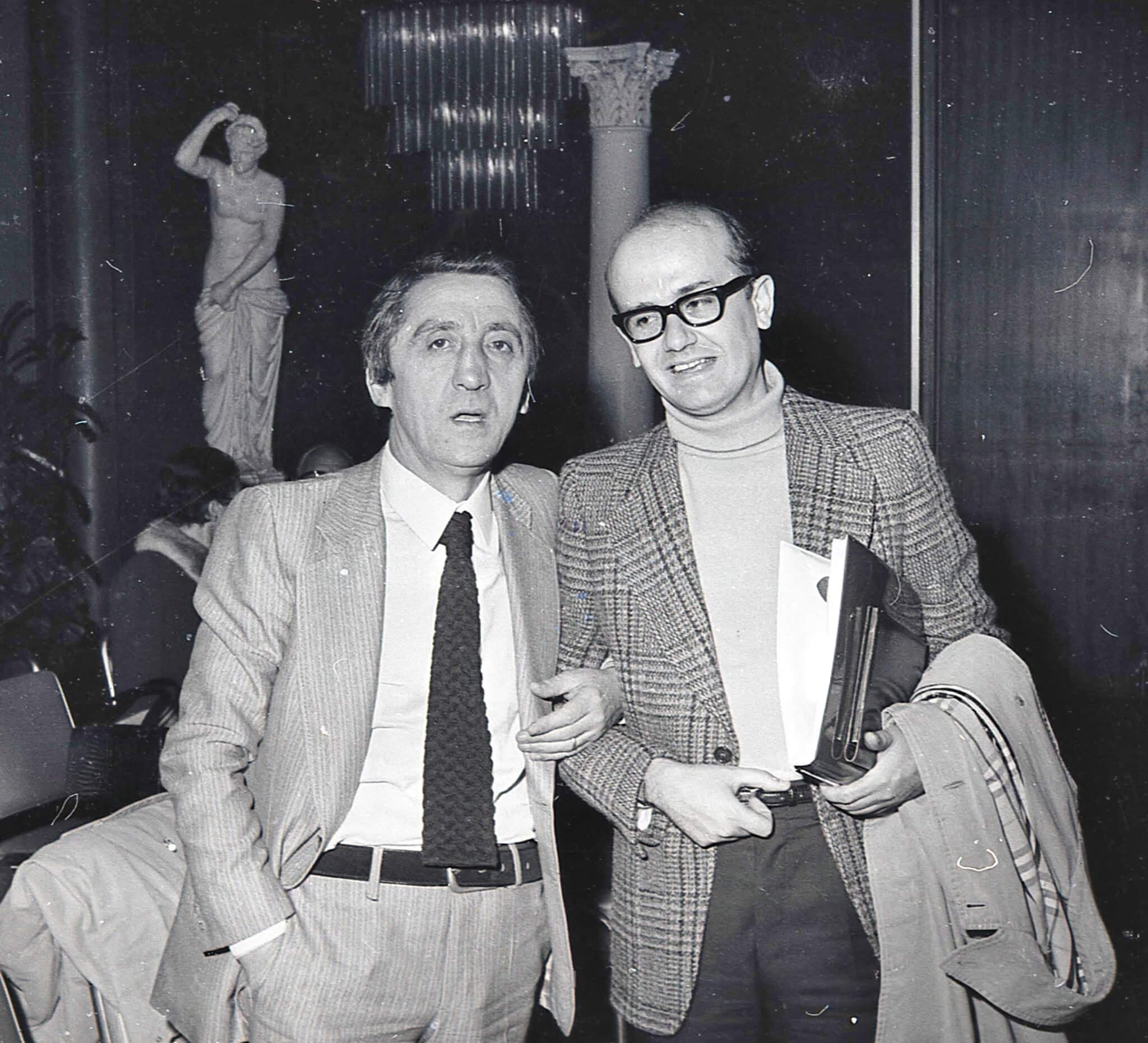 Giacomo Alexis e Roberto Gervaso all'Hotel Hilton per una mostra di gioielli. Roma 23 ottobre 1973 marcellino radogna